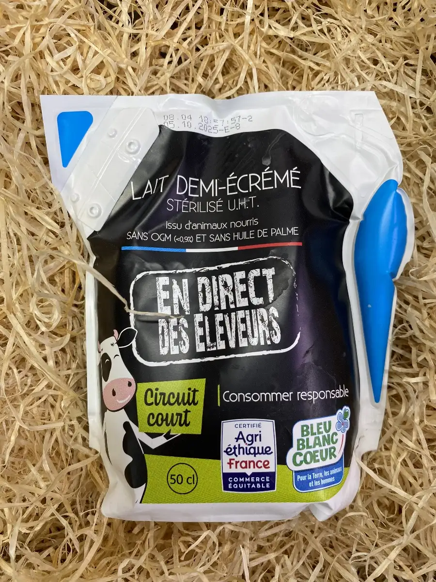 Lait demi-écrémé stérilisé U.H.T (0,5L)